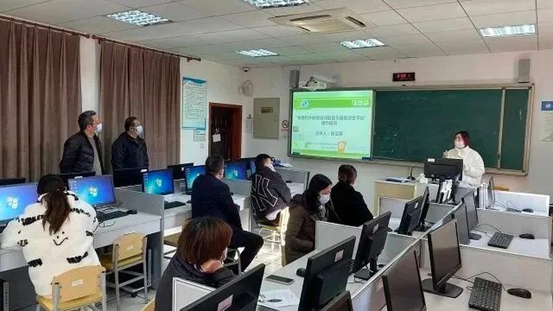 在线教育平台与传统课堂：优劣对比解析